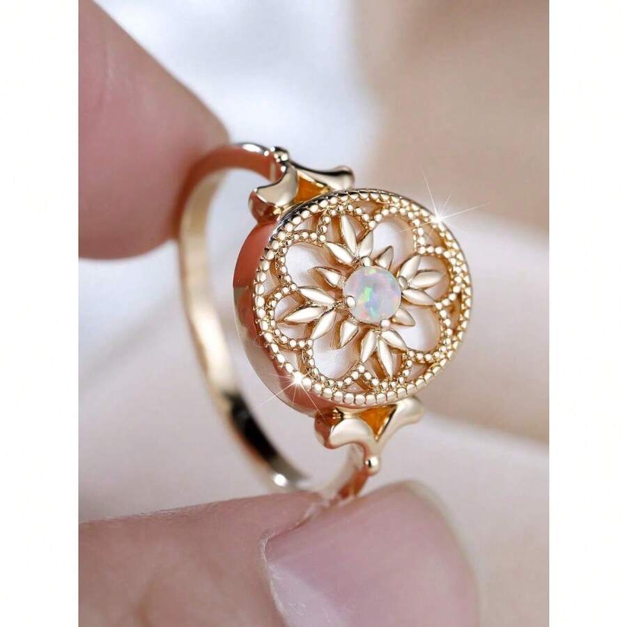 Vintage Fashion Center - Vintage Floral White Agate Round Ring