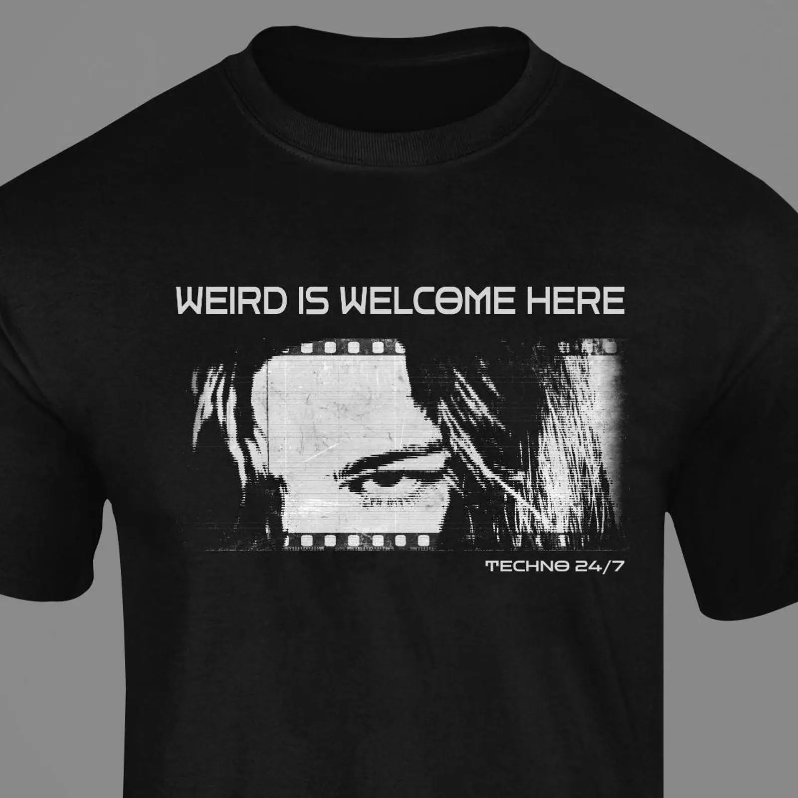 Weird is Welcome Here T Shirt  - Vintage Fashion Berlin recension och pris